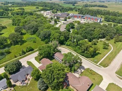 815 817 W 10 Avenue N Clear Lake IA 50428