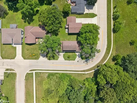 815 817 W 10 Avenue N Clear Lake IA 50428