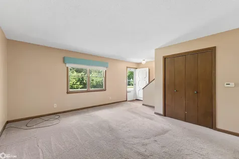 815 817 W 10 Avenue N Clear Lake IA 50428