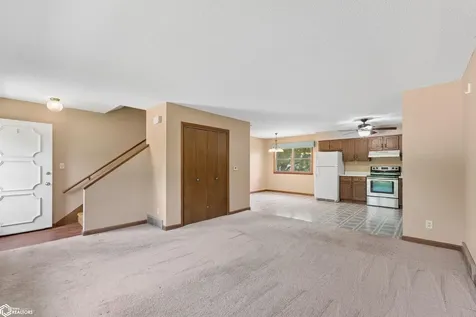 815 817 W 10 Avenue N Clear Lake IA 50428