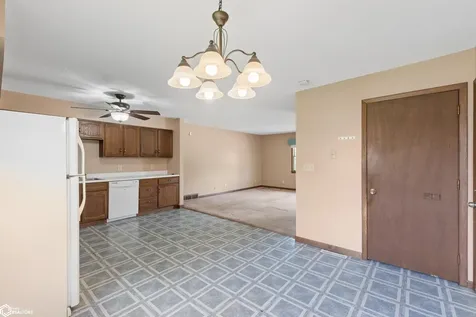 815 817 W 10 Avenue N Clear Lake IA 50428