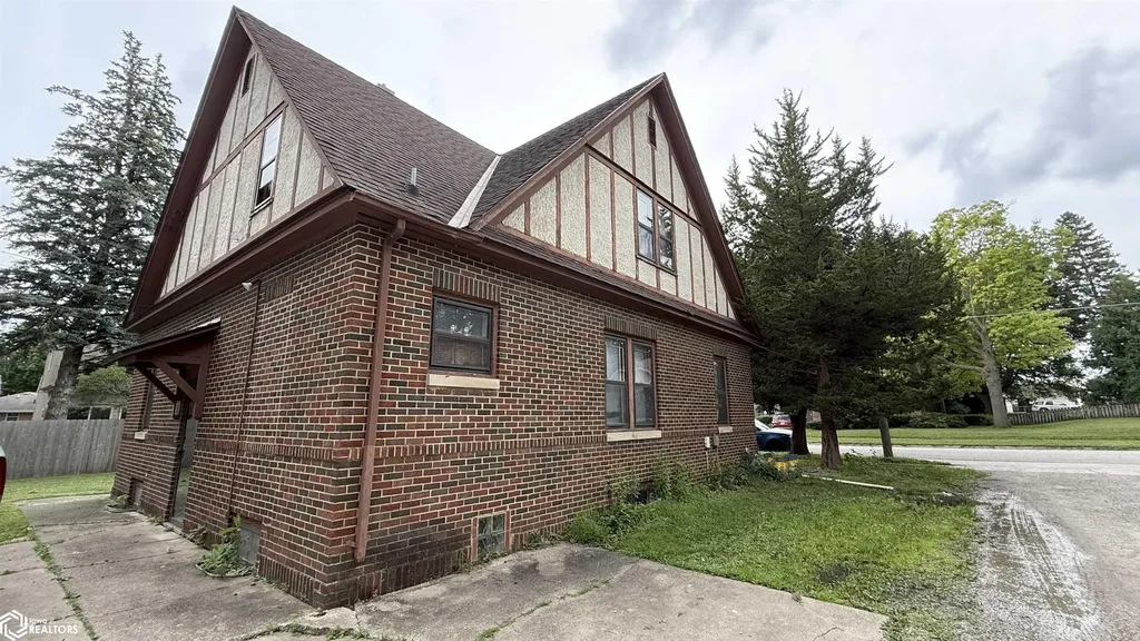 242 14th Street SE Mason City IA 50401