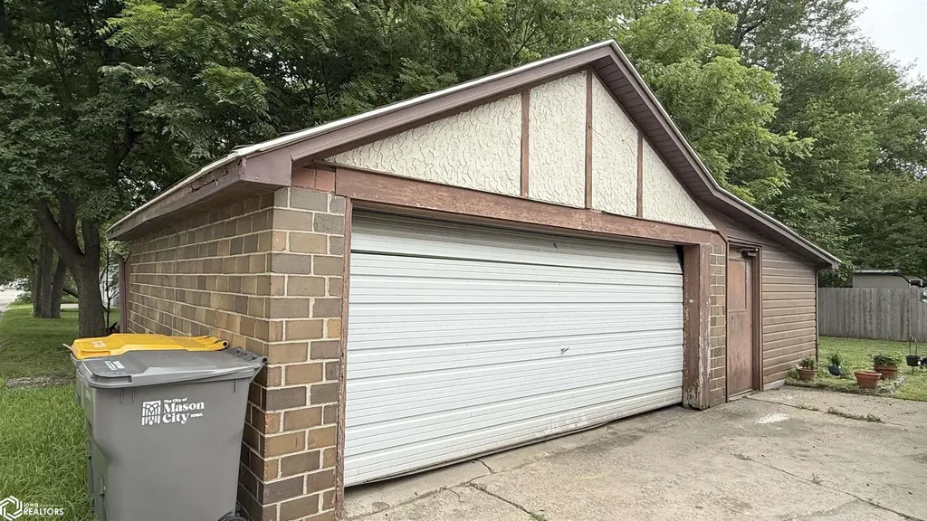 242 14th Street SE Mason City IA 50401