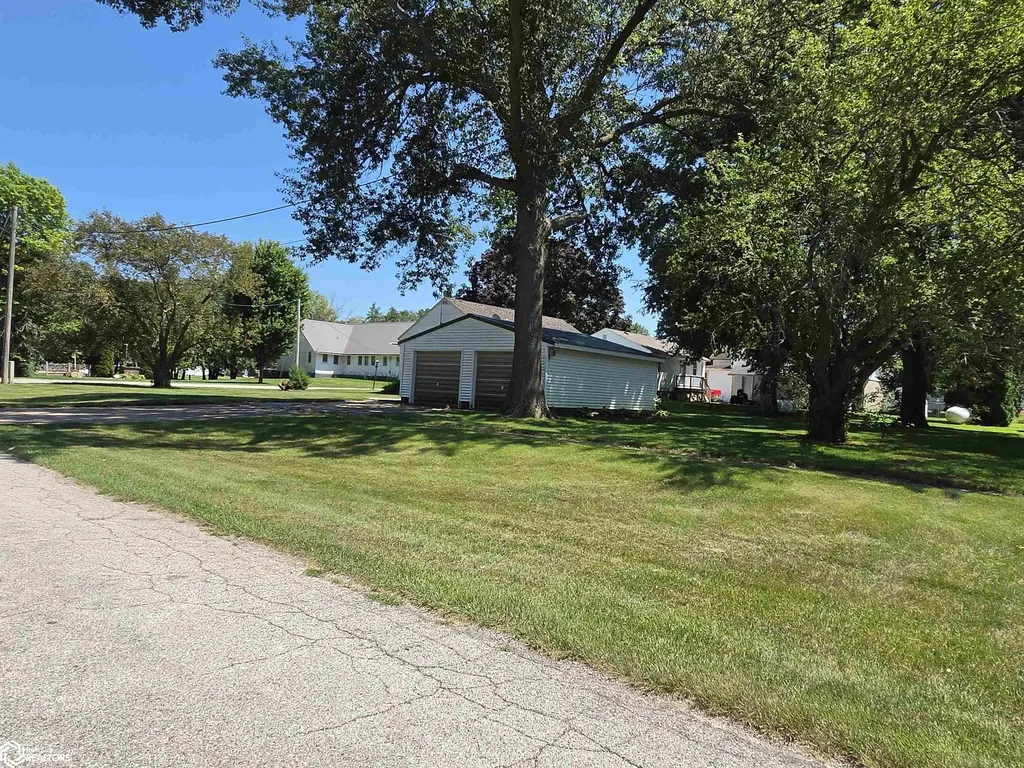 204 E Main Street Lincoln IA 50652