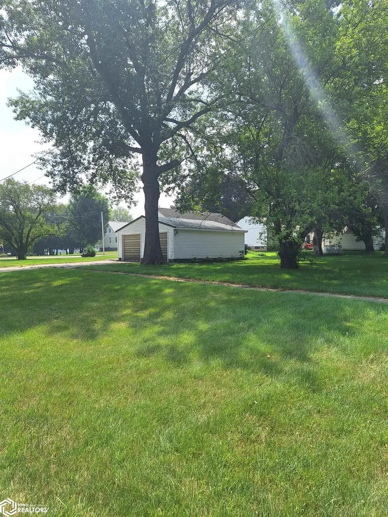 204 E Main Street Lincoln IA 50652