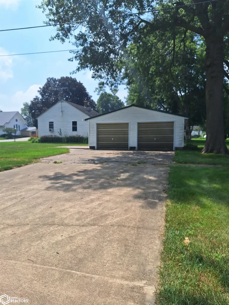 204 E Main Street Lincoln IA 50652