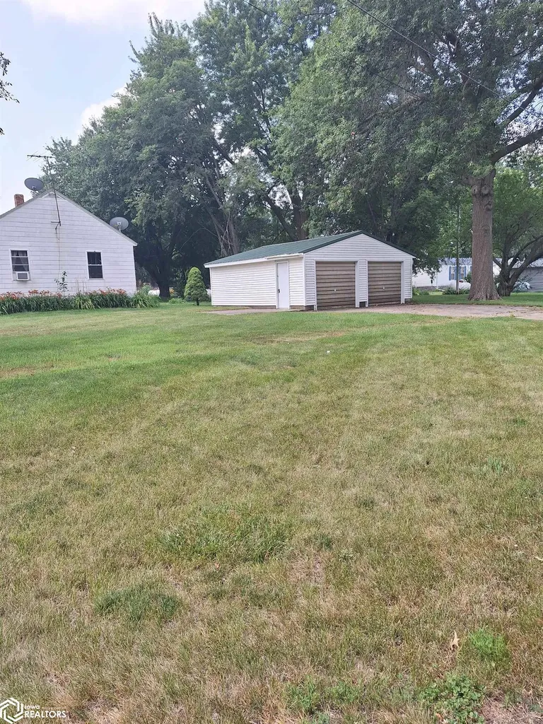 204 E Main Street Lincoln IA 50652