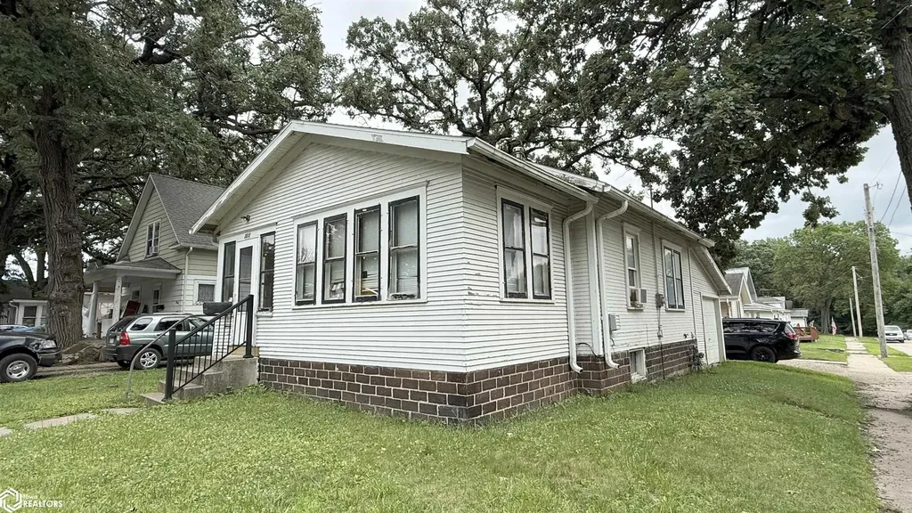 323 9th Street NE Mason City IA 50401