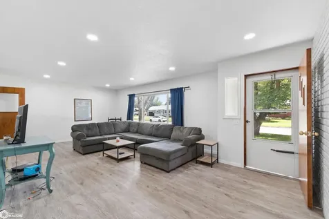 1240 Maben Avenue Garner IA 50438