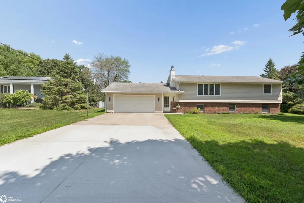 1353 Plymouth Road Mason City IA 50401