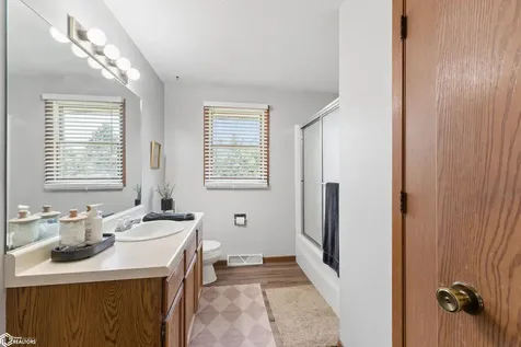 1353 Plymouth Road Mason City IA 50401