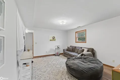 1353 Plymouth Road Mason City IA 50401