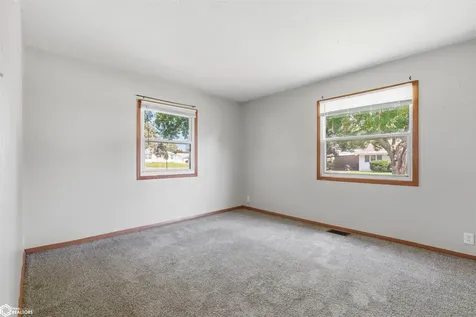 187 Indian Terrace Burlington IA 52601