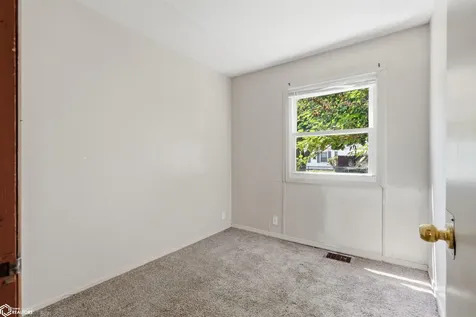 187 Indian Terrace Burlington IA 52601