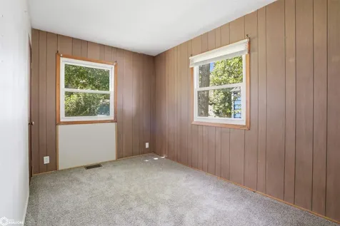 187 Indian Terrace Burlington IA 52601