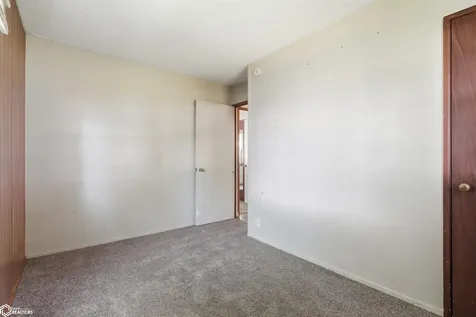 187 Indian Terrace Burlington IA 52601