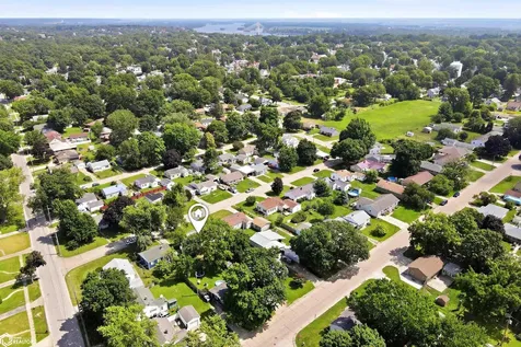 187 Indian Terrace Burlington IA 52601