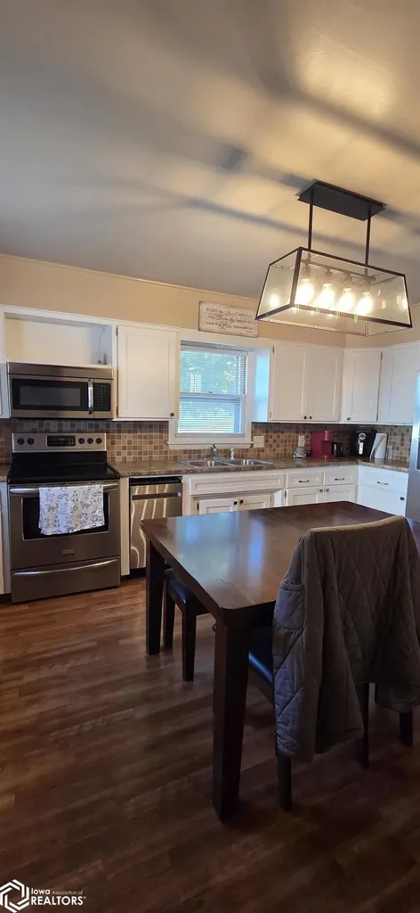 507 3rd Avenue Ackley IA 50601
