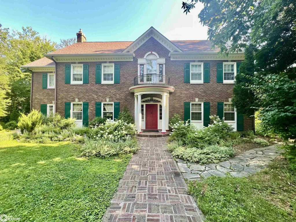 707 E Burlington Avenue Fairfield IA 52556
