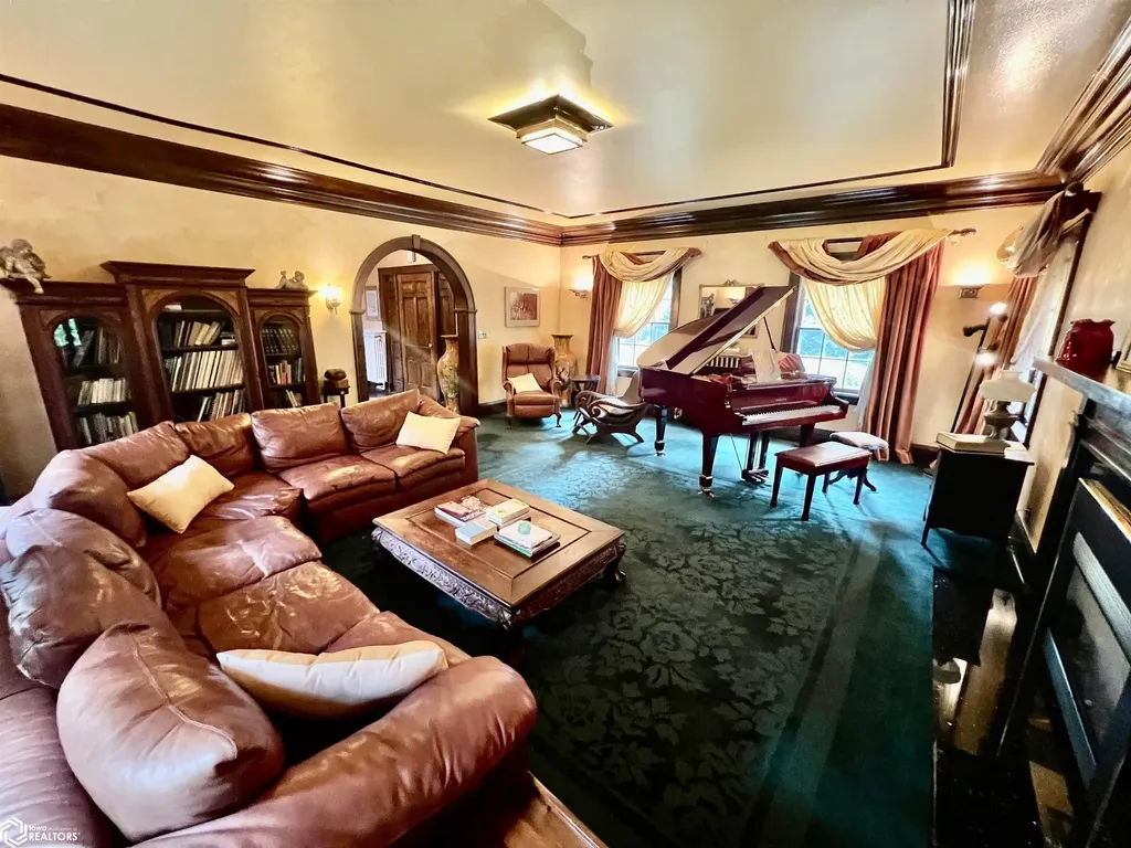 707 E Burlington Avenue Fairfield IA 52556