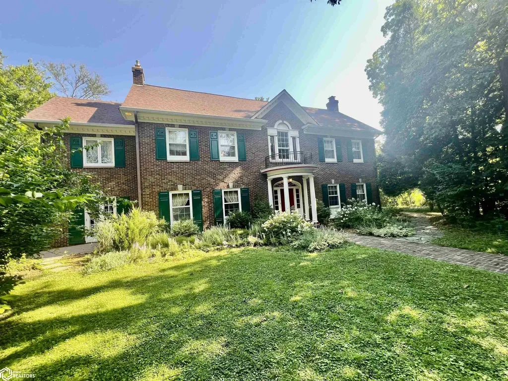 707 E Burlington Avenue Fairfield IA 52556