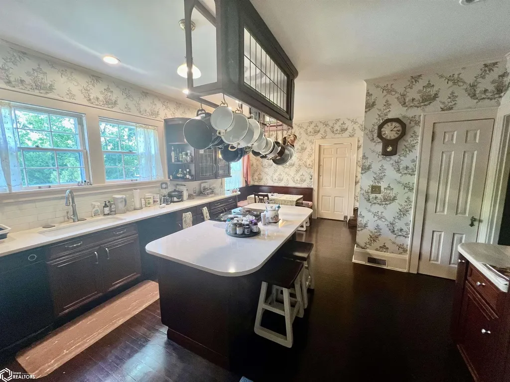 707 E Burlington Avenue Fairfield IA 52556