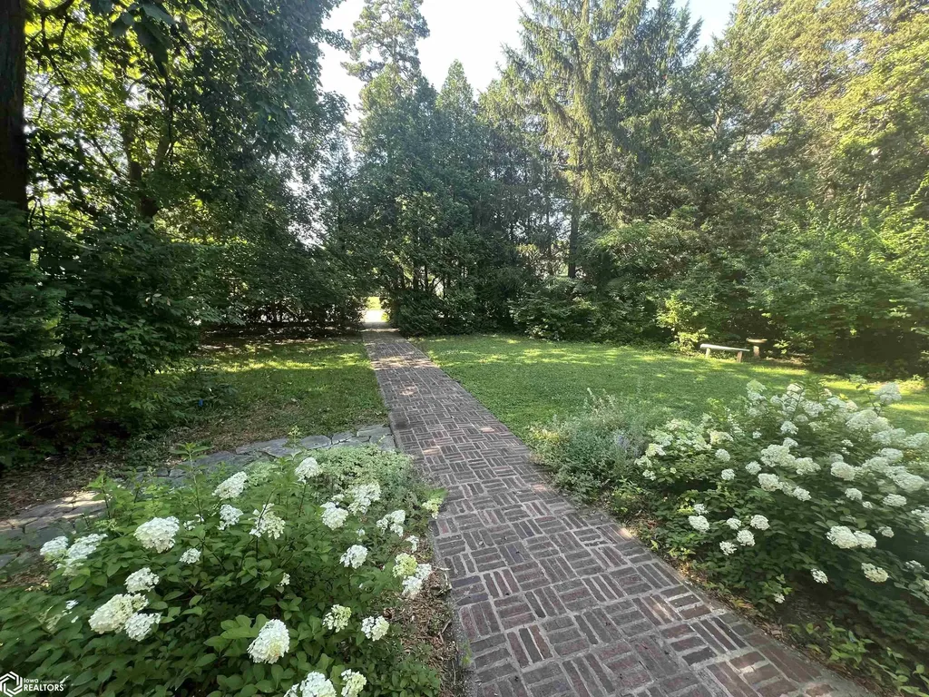 707 E Burlington Avenue Fairfield IA 52556