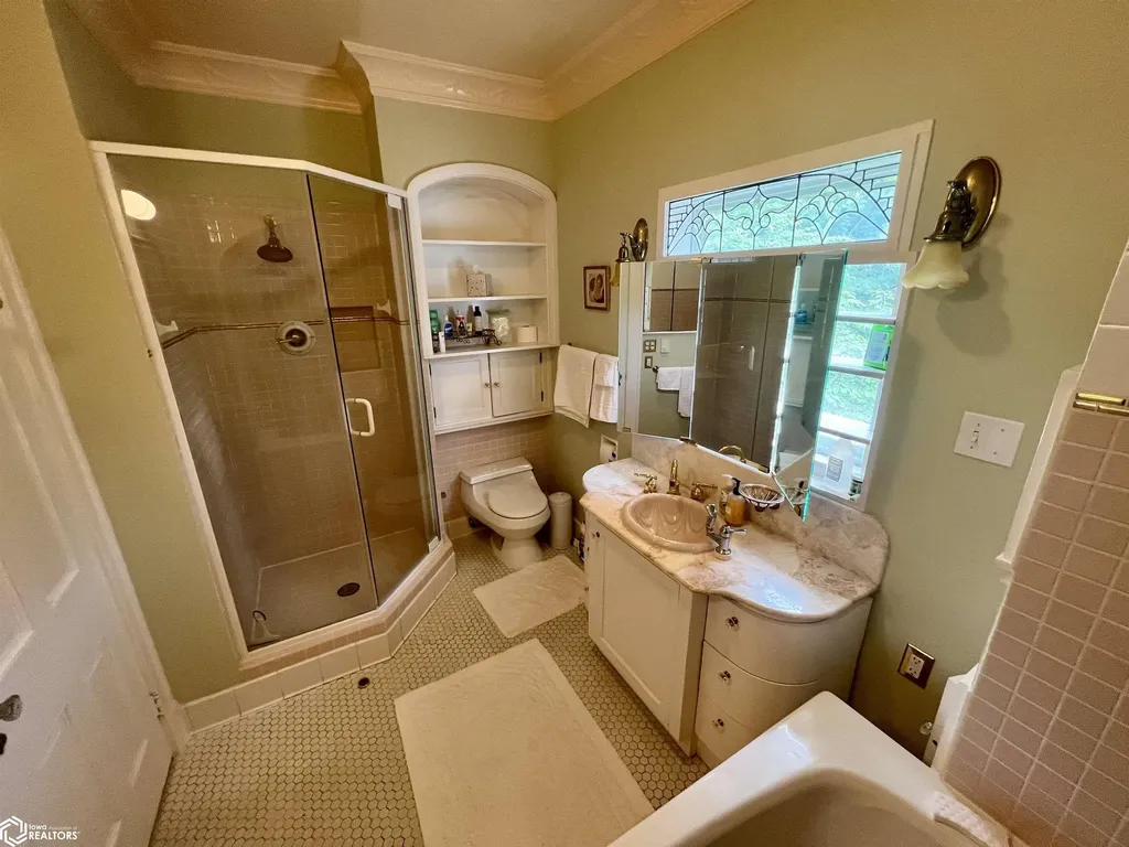 707 E Burlington Avenue Fairfield IA 52556