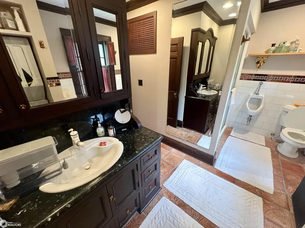 707 E Burlington Avenue Fairfield IA 52556