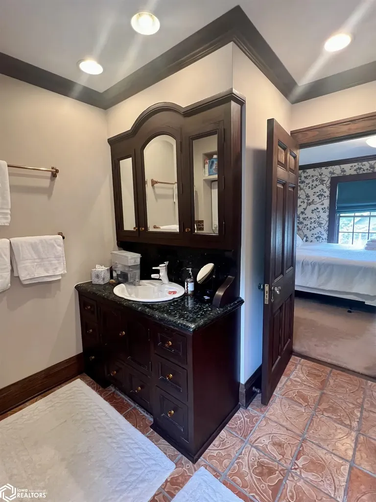 707 E Burlington Avenue Fairfield IA 52556