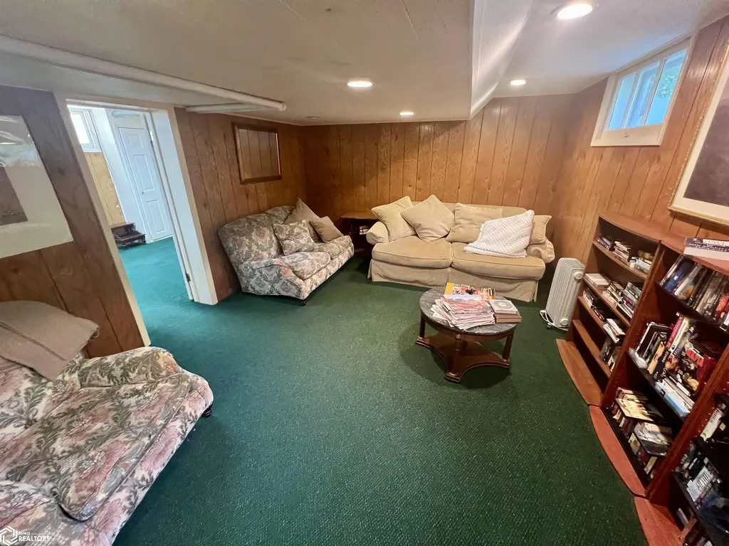 707 E Burlington Avenue Fairfield IA 52556