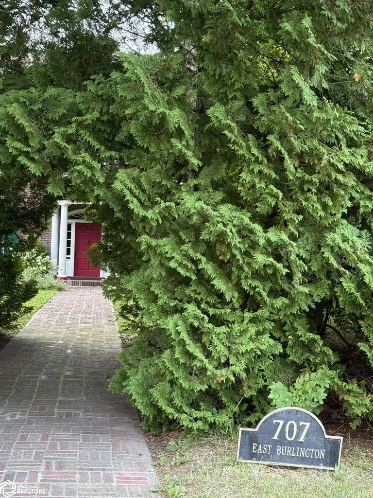707 E Burlington Avenue Fairfield IA 52556