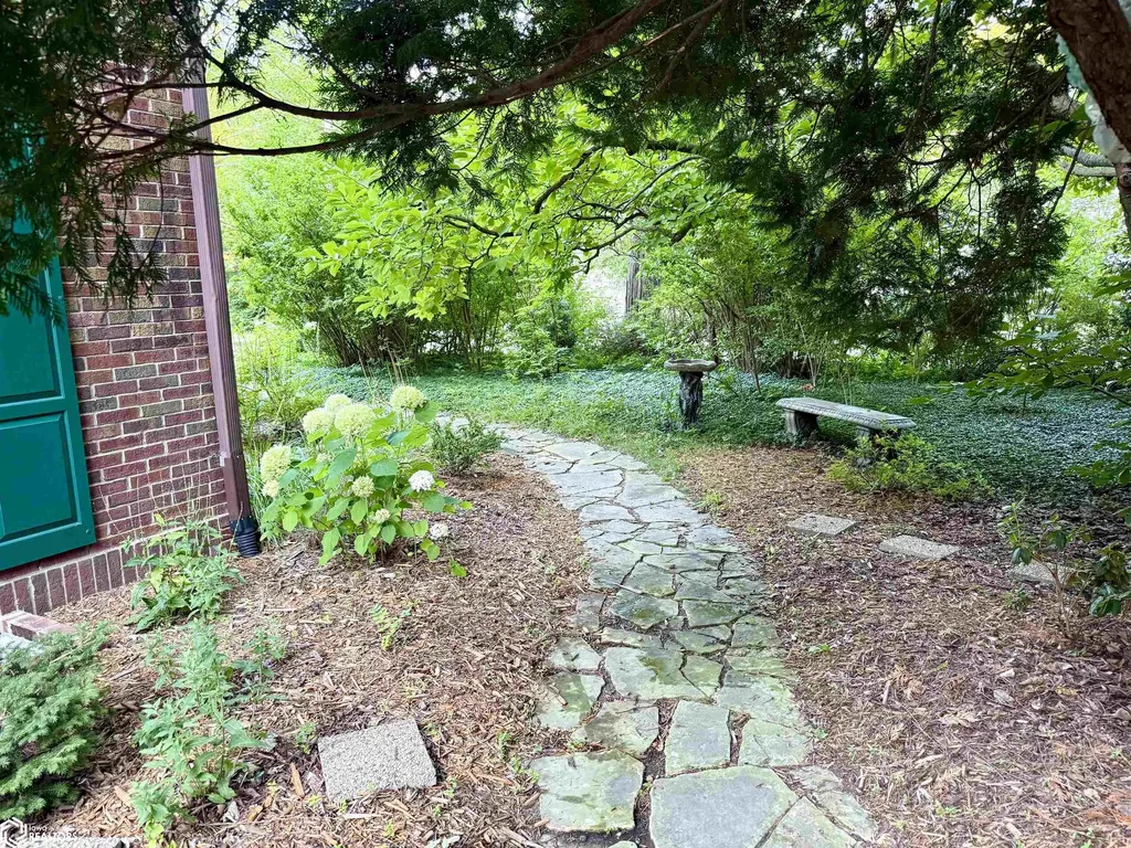 707 E Burlington Avenue Fairfield IA 52556