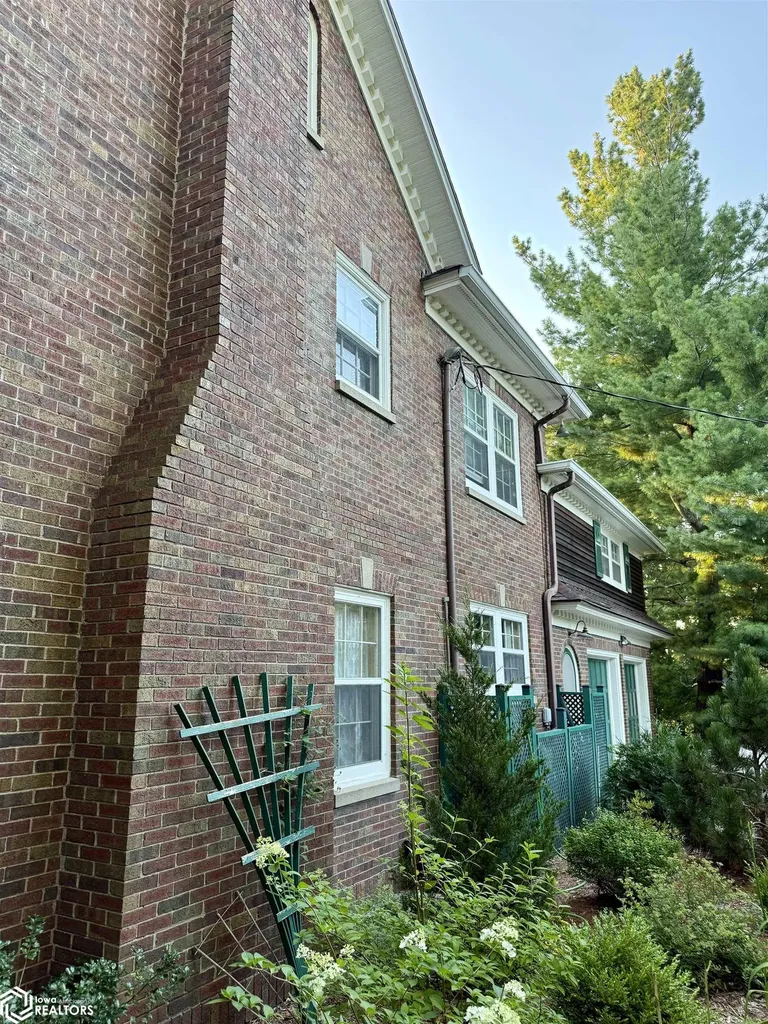 707 E Burlington Avenue Fairfield IA 52556
