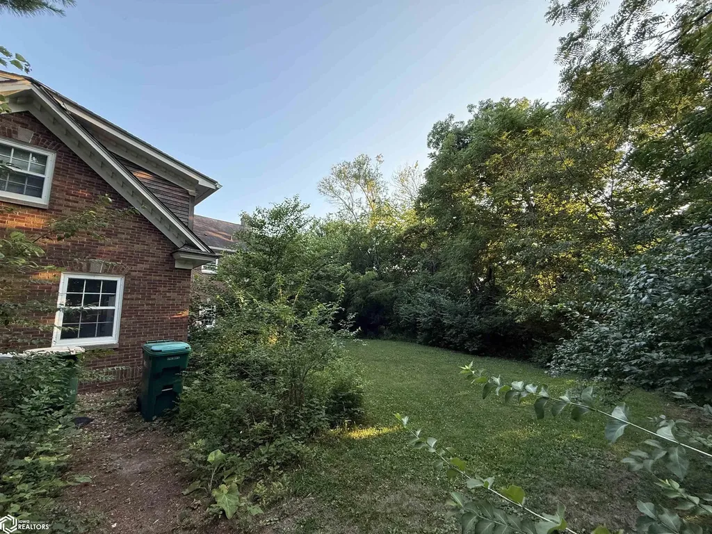 707 E Burlington Avenue Fairfield IA 52556