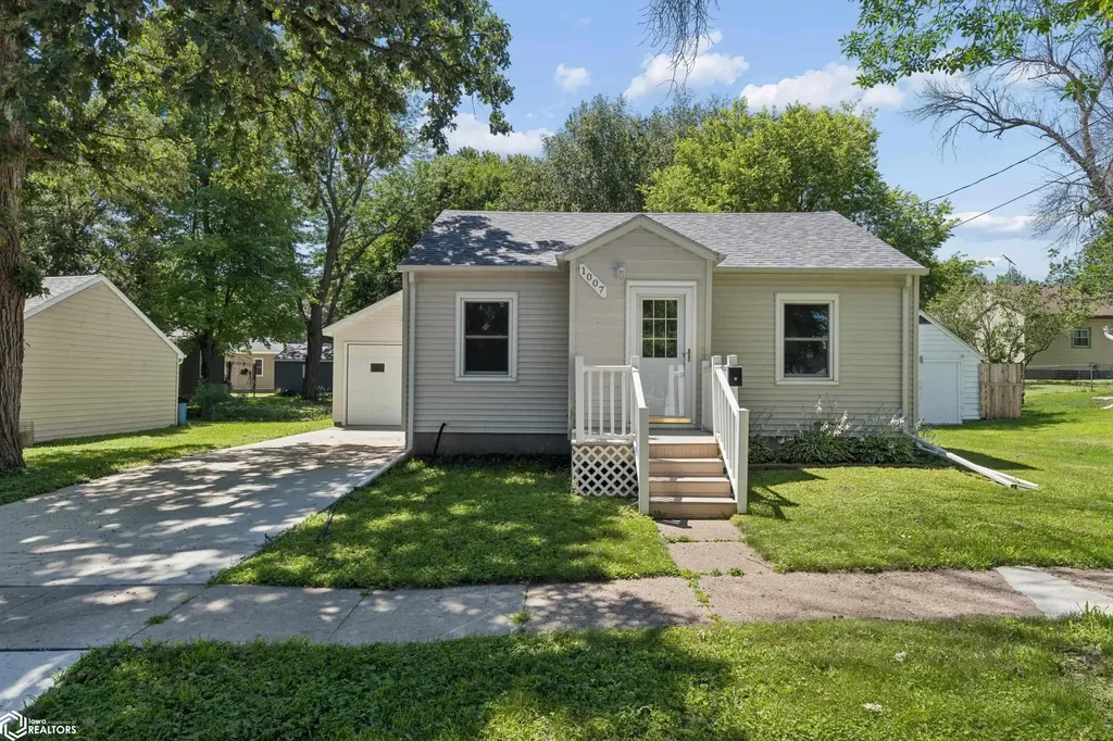 1007 9th Avenue N Clear Lake IA 50401