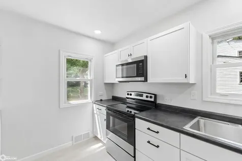 1007 9th Avenue N Clear Lake IA 50401