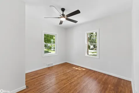 1007 9th Avenue N Clear Lake IA 50401