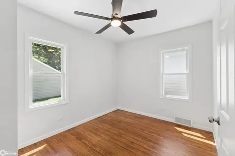 1007 9th Avenue N Clear Lake IA 50401