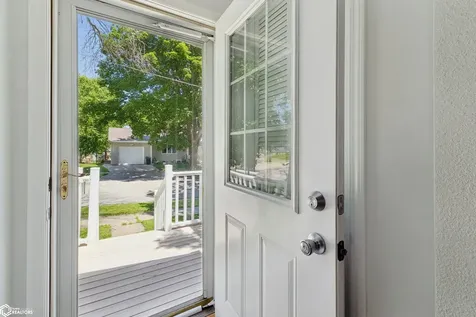1007 9th Avenue N Clear Lake IA 50401