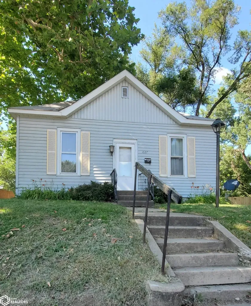 1627 Ave G Fort Madison IA 52627