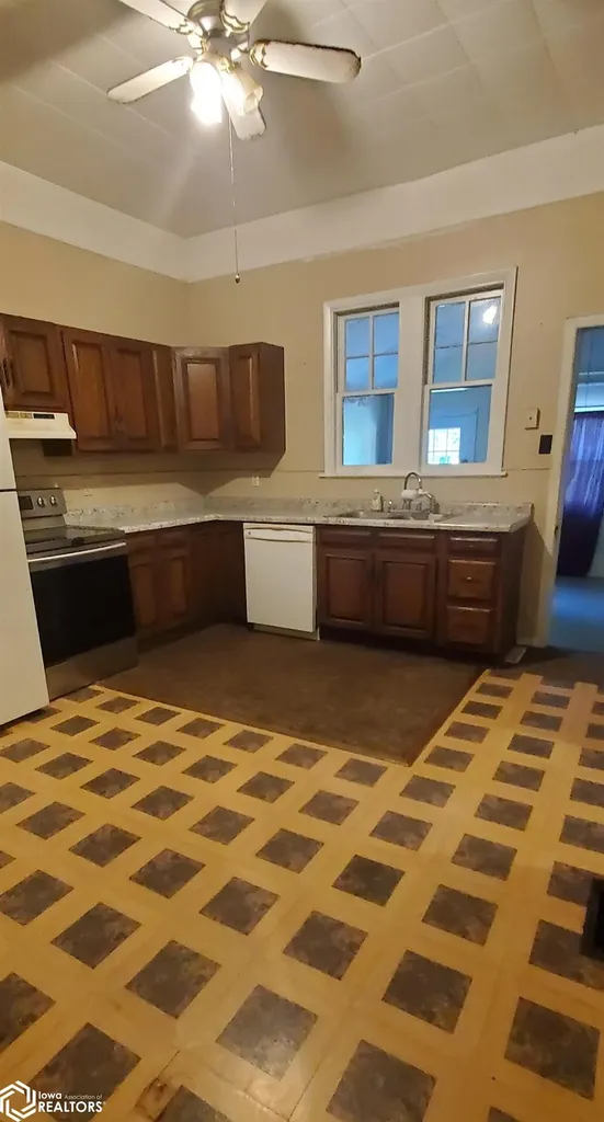 1627 Ave G Fort Madison IA 52627