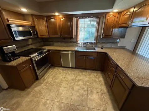 2811 Jackson Avenue Clarion IA 50525