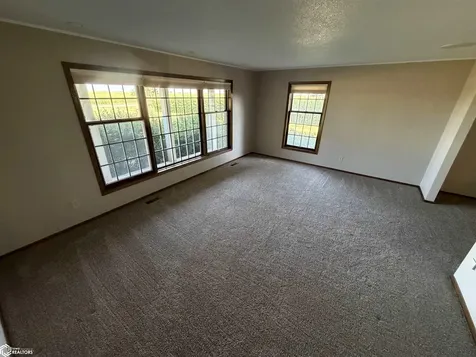 2811 Jackson Avenue Clarion IA 50525