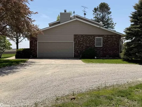 2811 Jackson Avenue Clarion IA 50525