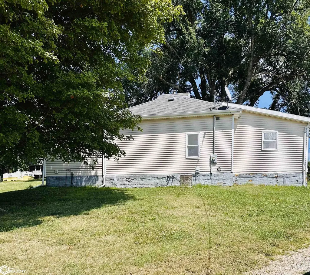 200 South Street Deep River IA 52222