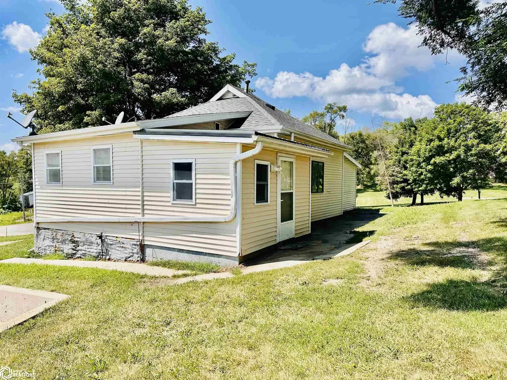 200 South Street Deep River IA 52222