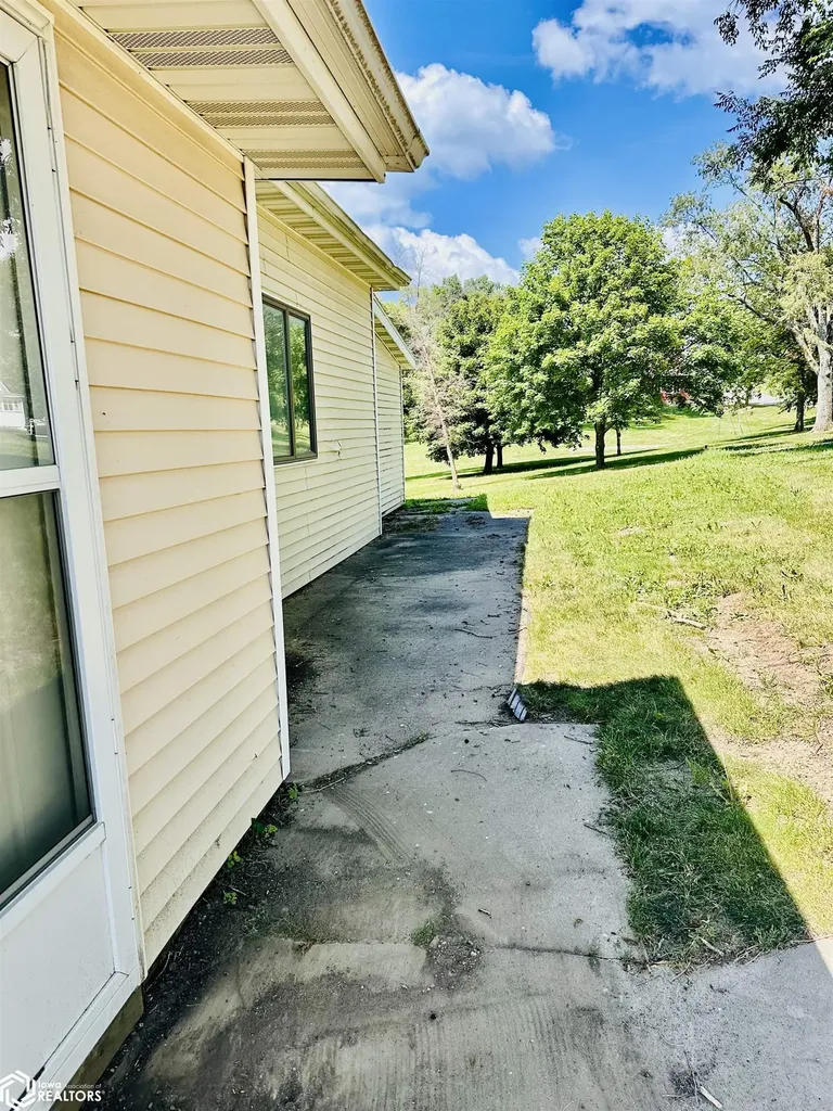 200 South Street Deep River IA 52222