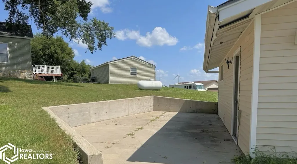 200 South Street Deep River IA 52222