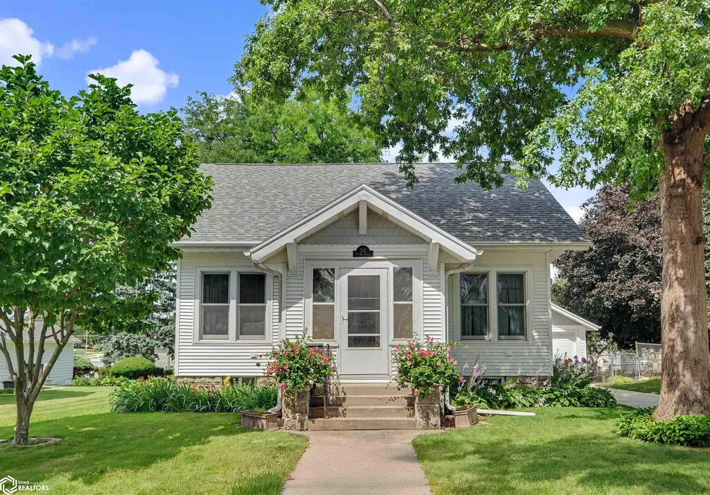 310 N 8th Street Marshalltown IA 50158